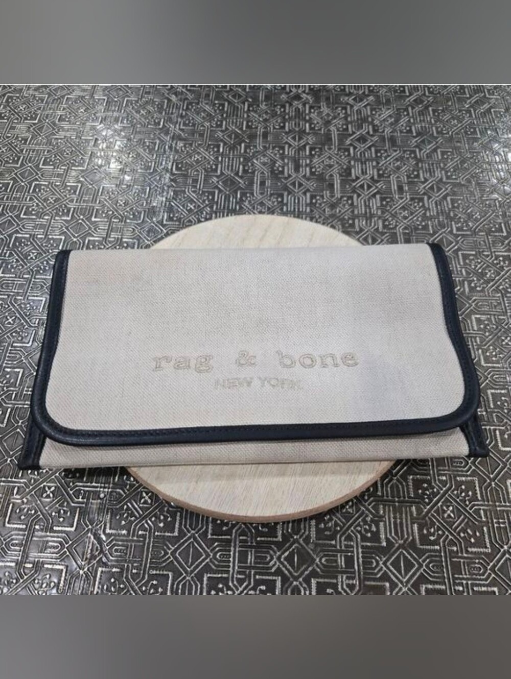 🐢 rag & bone pilot clutch.  Like New
